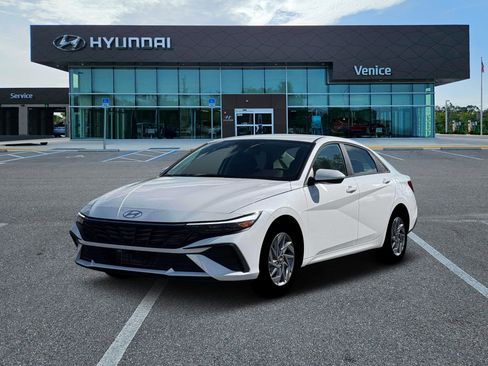 New 2026 Hyundai Elantra Hybrid FWD image 20