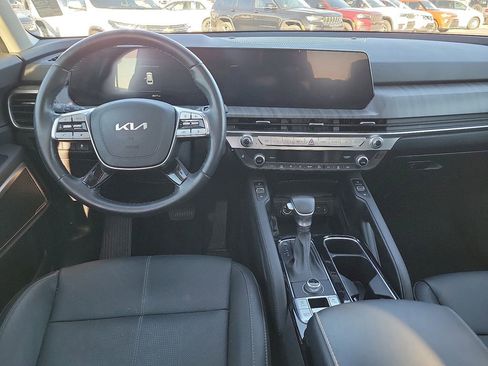 Used 2024 Kia Telluride EX w/ EX Captain's Chair Package image 11