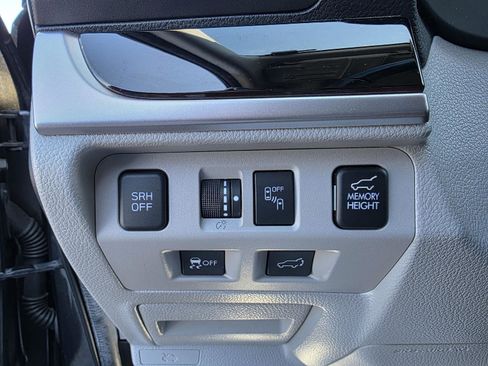 Used 2017 Subaru Forester 2.5i Limited image 12