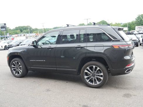 Used 2023 Jeep Grand Cherokee Overland AWD/4WD image 3