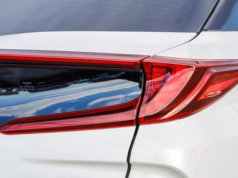 Used 2020 Toyota Prius Prime XLE image 10