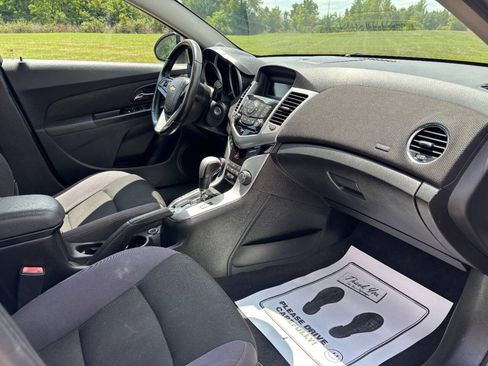 Used 2013 Chevrolet Cruze LT FWD image 9