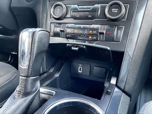 Used 2017 Ford Explorer XLT w/ Equipment Group 201A AWD/4WD image 35