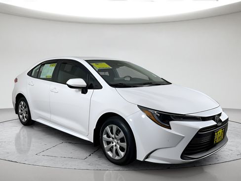 Used 2025 Toyota Corolla LE FWD image 3