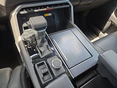 Used 2024 Toyota Tundra Platinum AWD/4WD image 30