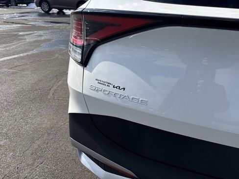 Used 2024 Kia Sportage LX image 5