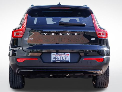 Used 2023 Volvo XC40 Recharge Plus image 7