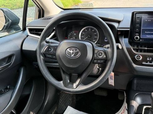 Used 2022 Toyota Corolla LE FWD image 14