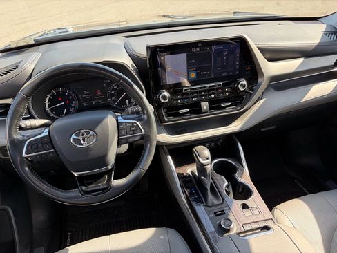 Used 2020 Toyota Highlander Limited image 8