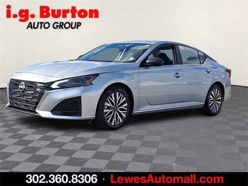 Used 2024 Nissan Altima 2.5 SV image 3