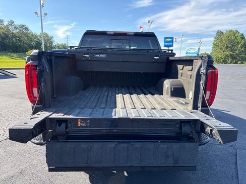 Used 2023 GMC Sierra 1500 SLT w/ SLT Premium Package AWD/4WD image 5
