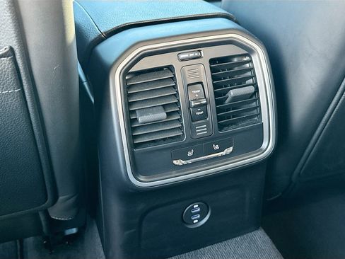 Used 2022 Porsche Macan image 25