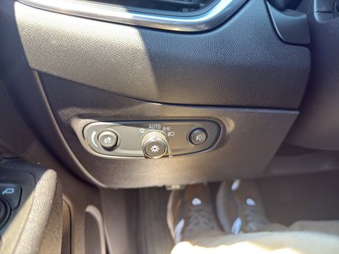 Used 2021 Chevrolet Equinox LT AWD/4WD image 16