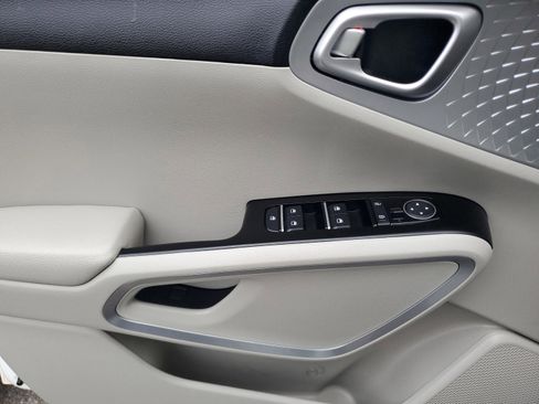 Certified 2025 Kia Soul LX image 15