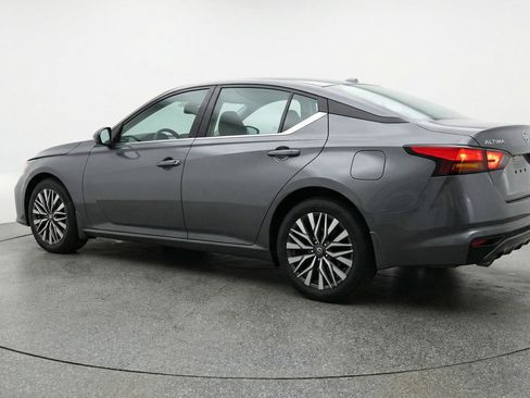 Used 2025 Nissan Altima 2.5 SV image 6