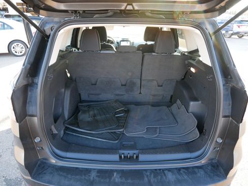 Used 2017 Ford Escape SE w/ Equipment Group 201A AWD/4WD image 18