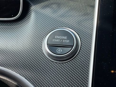 Used 2025 Mercedes-Benz C 300 4MATIC Sedan image 18