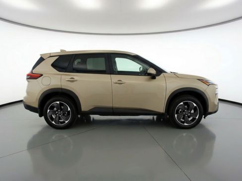 Used 2025 Nissan Rogue SV image 11