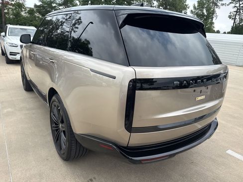 Used 2025 Land Rover Range Rover SE AWD/4WD image 6