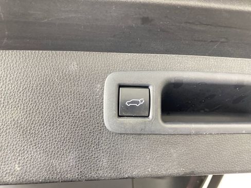 Used 2021 Toyota Highlander XSE image 32