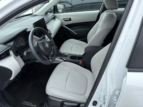 Certified 2023 Toyota Corolla Cross L image 3