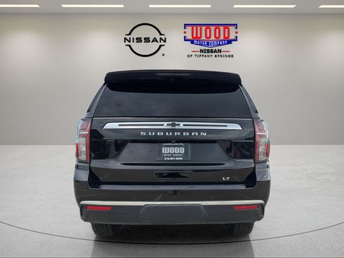 Used 2021 Chevrolet Suburban LT w/ LT Signature Package AWD/4WD image 3