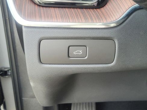 Certified 2023 Volvo XC60 B5 Ultimate AWD/4WD image 17