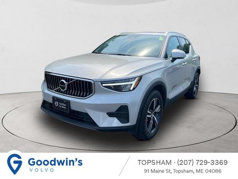Certified 2025 Volvo XC40 B5 Core AWD/4WD image 1
