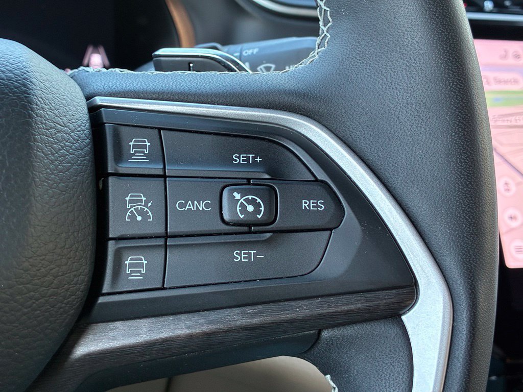 Used 2023 Jeep Grand Cherokee L Limited AWD/4WD image 22