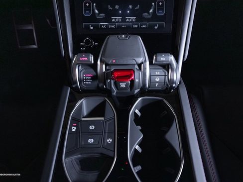 Used 2024 Lamborghini Urus S image 31