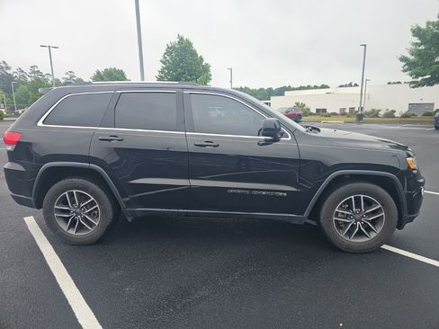 Used 2019 Jeep Grand Cherokee Laredo w/ Laredo X Package RWD image 2