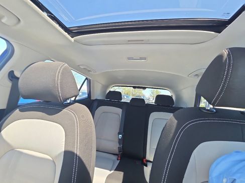 Certified 2023 Hyundai Venue SEL w/ Cargo Package FWD image 7