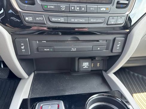 Used 2017 Honda Pilot Touring image 15