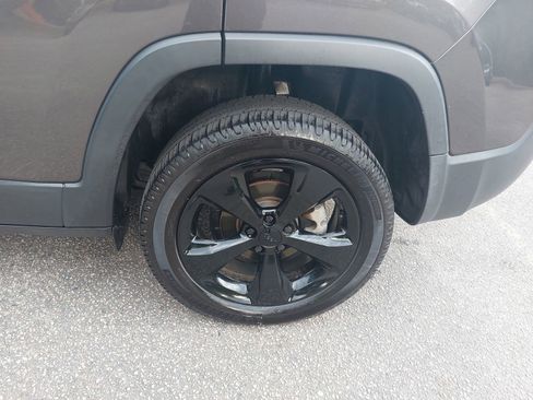 Used 2020 Jeep Cherokee Latitude Plus image 32