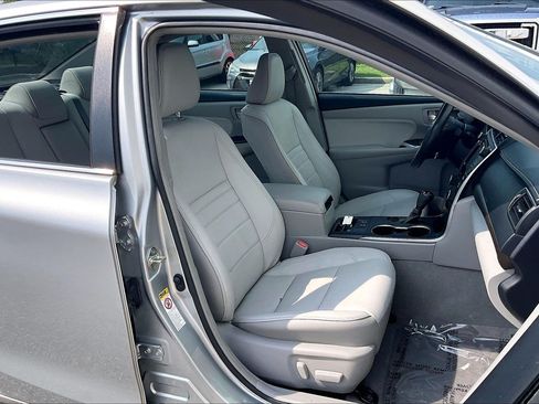 Used 2017 Toyota Camry XLE w/ Moonroof Package FWD image 9