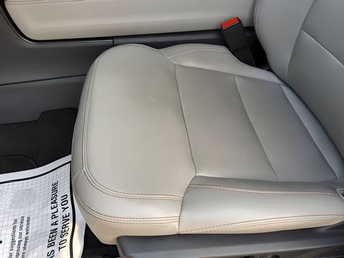 Used 2025 Ford Expedition Active AWD/4WD image 23