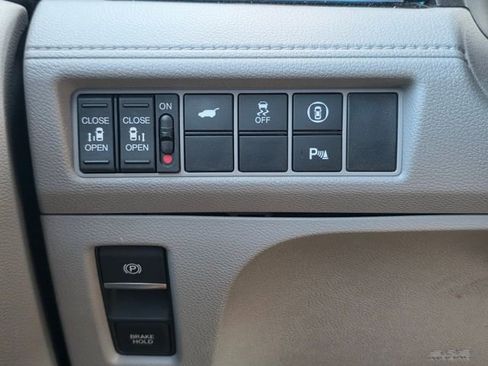 Used 2023 Honda Odyssey Touring image 11