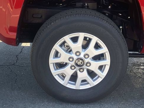 Used 2025 Toyota Tacoma SR5 AWD/4WD image 8