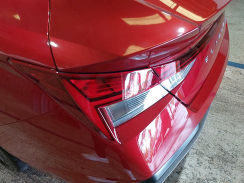 Certified 2025 Hyundai Elantra Limited FWD image 36