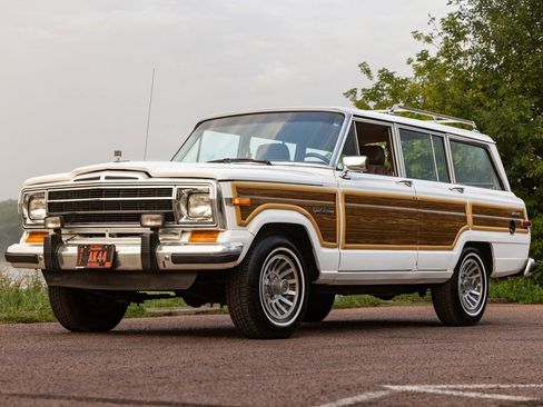 Used 1989 Jeep Grand Wagoneer AWD/4WD image 1