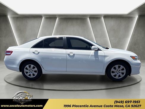 Used 2011 Toyota Camry LE FWD image 6