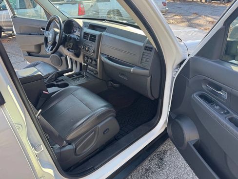 Used 2012 Jeep Liberty Sport image 16