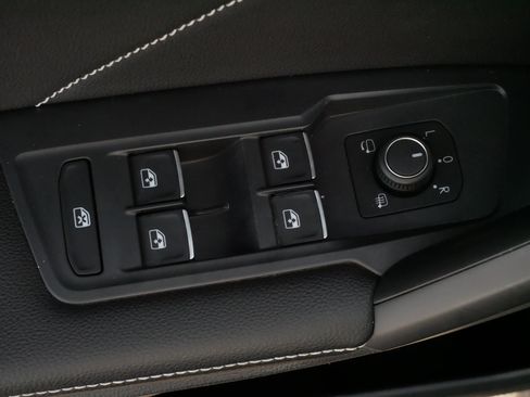 Used 2022 Volkswagen Tiguan SEL R-Line image 19