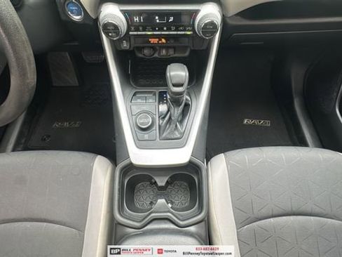 Used 2021 Toyota RAV4 XLE w/ Convenience Package image 9