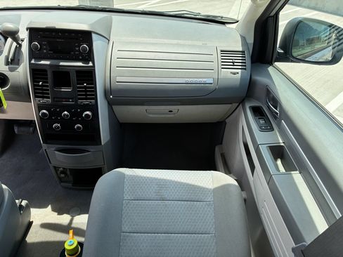Used 2010 Dodge Grand Caravan Hero w/ Popular Equipment Group FWD image 39