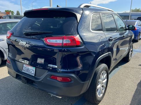 Used 2015 Jeep Cherokee Latitude w/ Comfort/Convenience Group AWD/4WD image 4