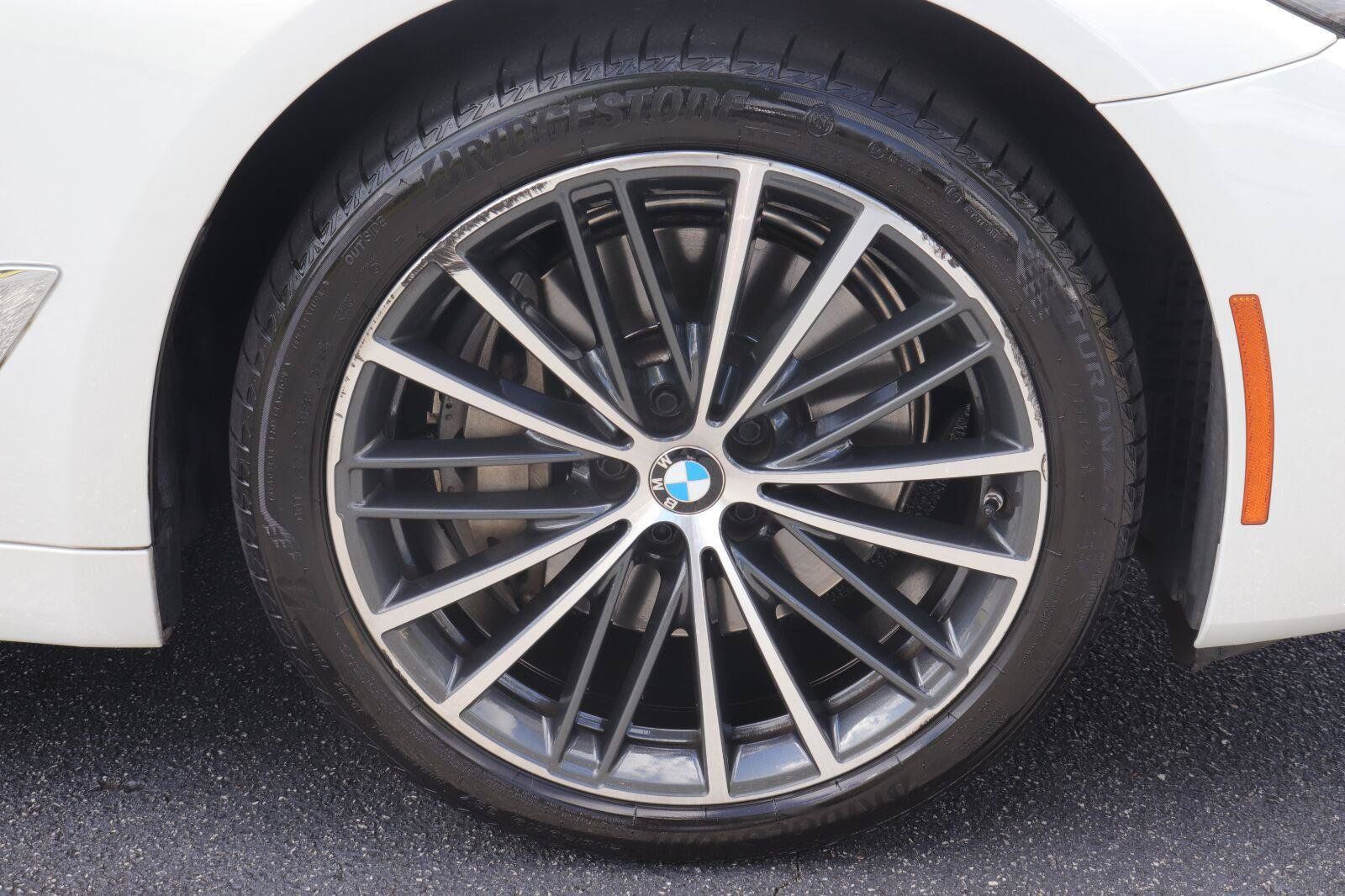 Used 2023 BMW 540i w/ Premium Package RWD image 40
