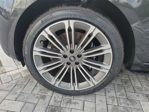 New 2025 Land Rover Range Rover SE image 13