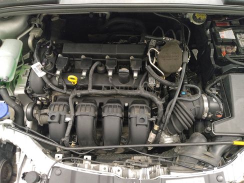 Used 2016 Ford Focus SE w/ SE Cold Weather Package FWD image 30