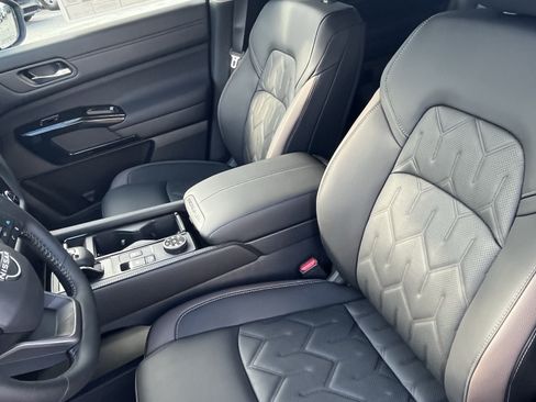 New 2026 Nissan Pathfinder Platinum AWD/4WD image 16